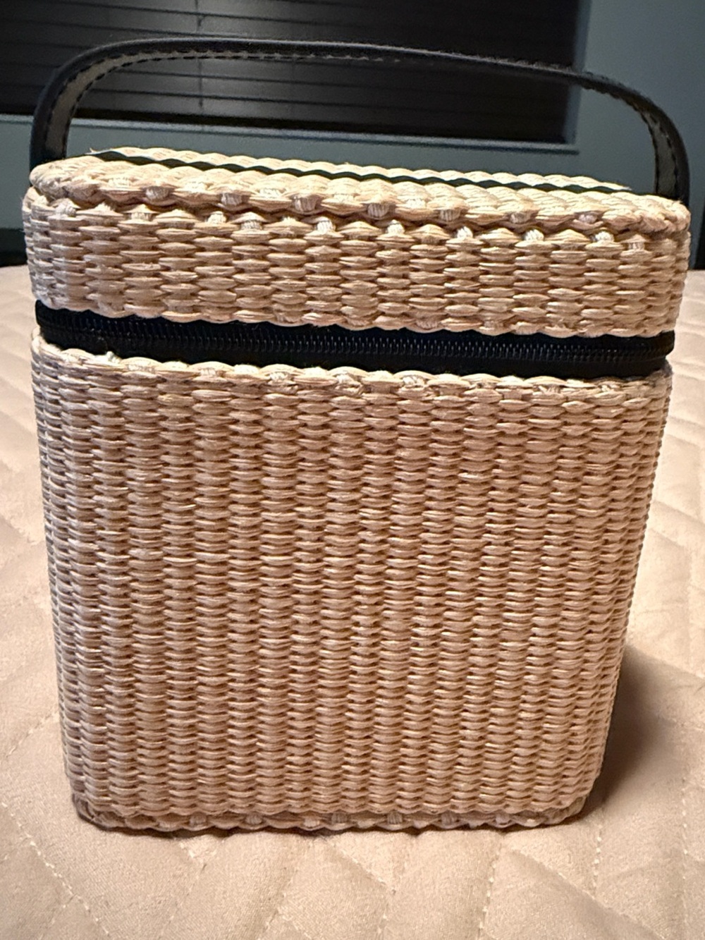NEW! CHANEL Beauté Straw Cosmetic Bag in Natural and Black Trim - Picture 2 of 11